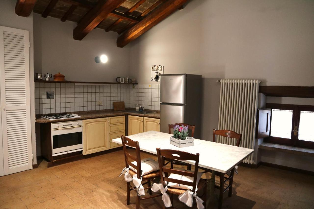 Corte Fratini Appartamenti Trevi Buitenkant foto