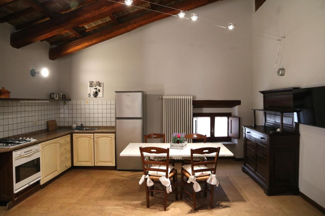 Corte Fratini Appartamenti Trevi Buitenkant foto