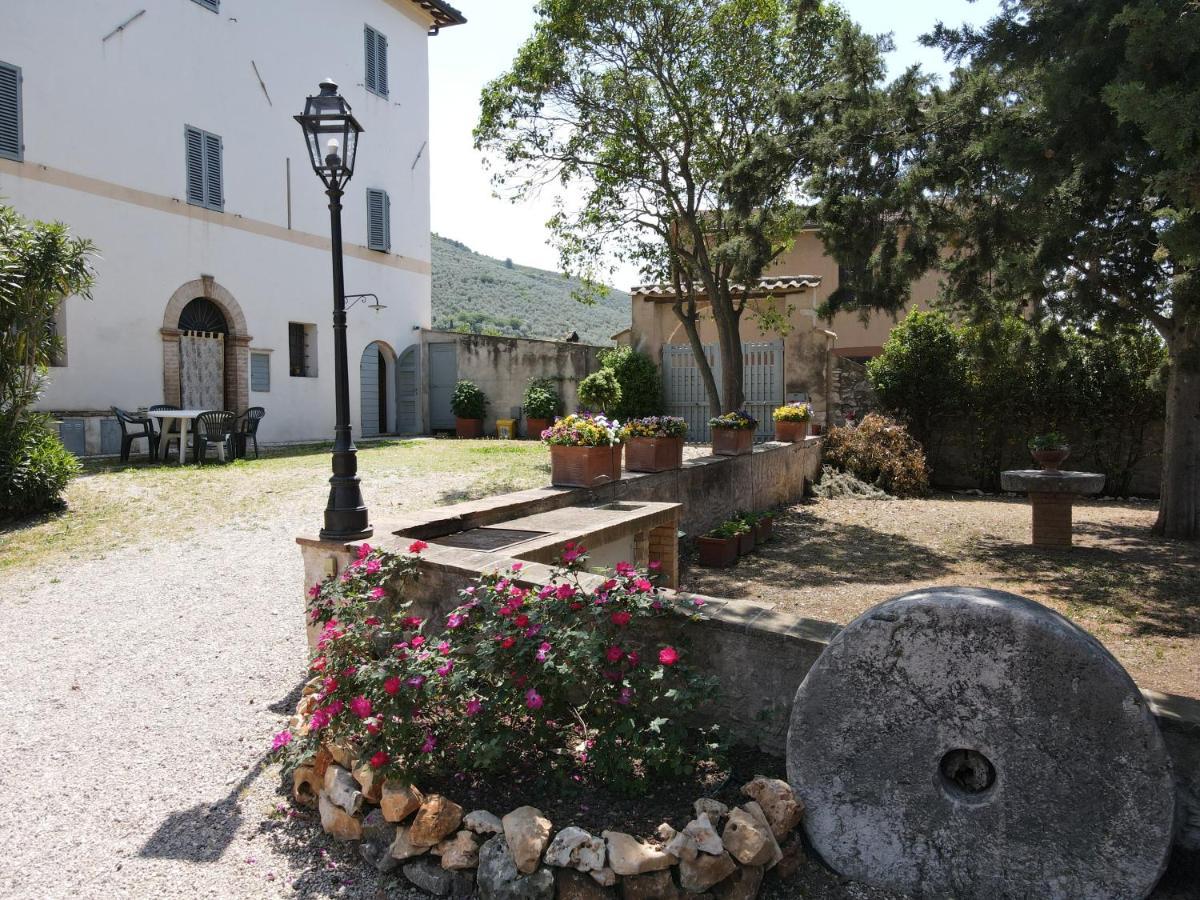 Corte Fratini Appartamenti Trevi Buitenkant foto