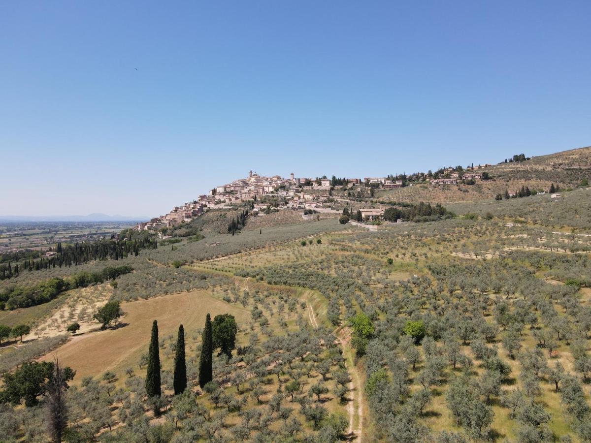 Corte Fratini Appartamenti Trevi Buitenkant foto
